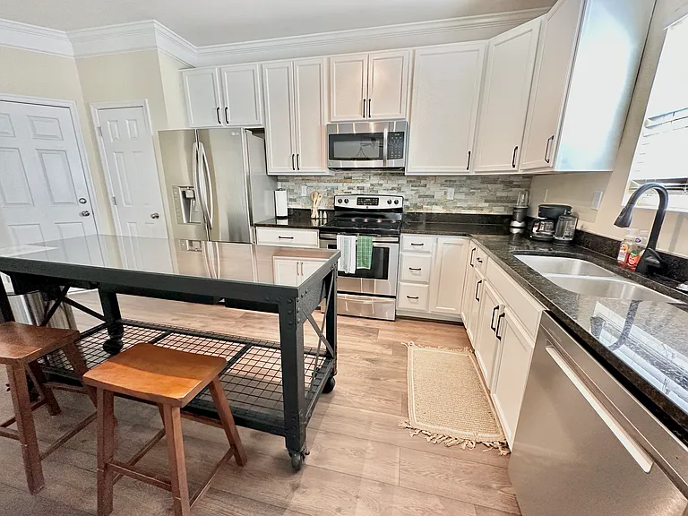 456 N Oceana Blvd — Photo 1