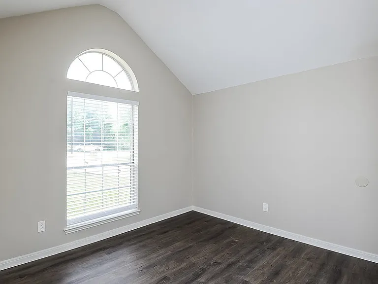 611 Inglewood Ct — Photo 14