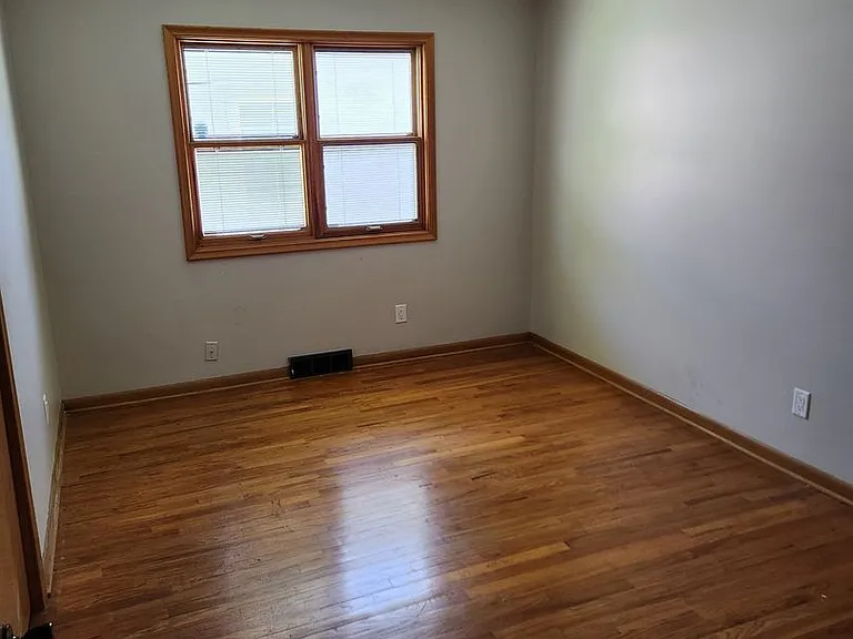 5218 Q St — Photo 3