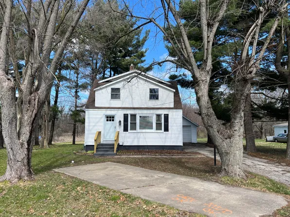 135 E 71st Ave, Griffith, IN 46319