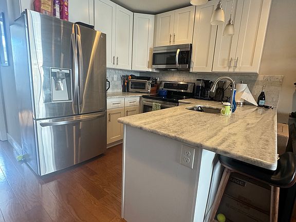 4th image of 2031 Waverly St #B