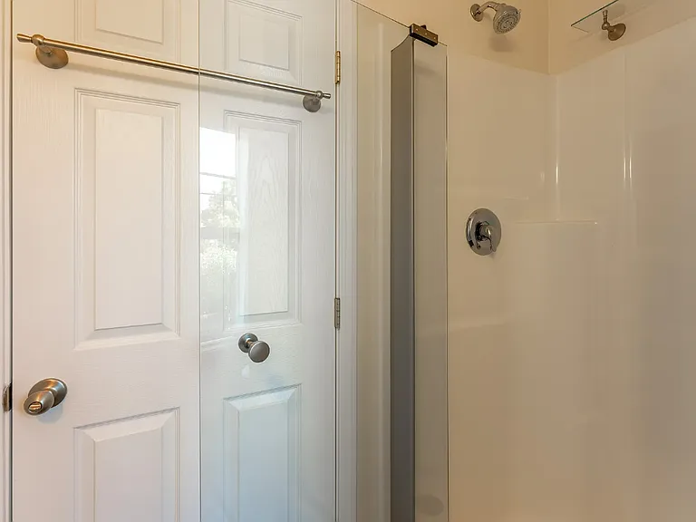 130 N Franklin Ave #B — Photo 11