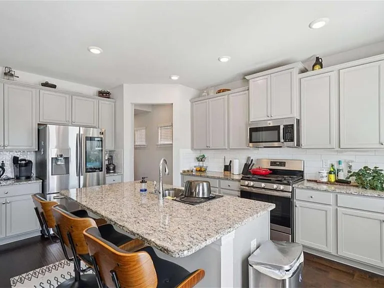 3605 Broadwick Ln — Photo 9