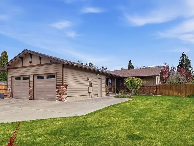 149- 1735, 1737 NE Wichita Way — Photo 9