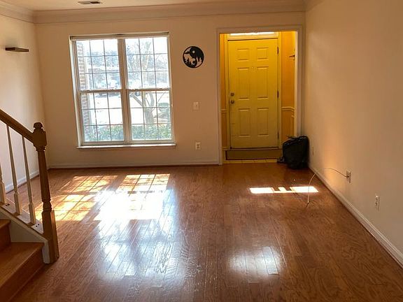 Entrance & Living Room - 3