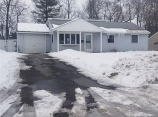27 Lincoln Rd, North Syracuse, NY 13212