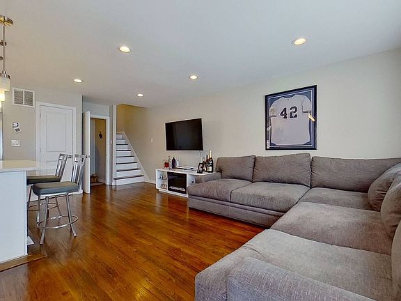 4th image of 2028 Bergen Ave