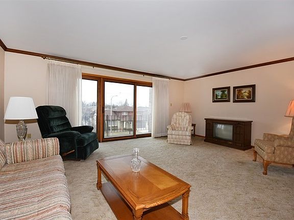 3rd image of 4117 W 93rd Pl APT 2D