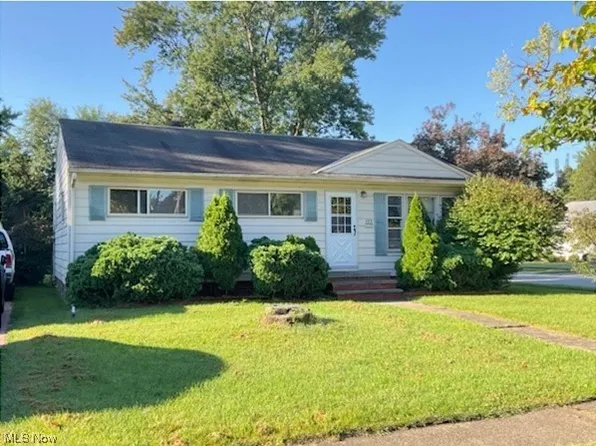 383 Fairwood Cir, Berea, OH 44017