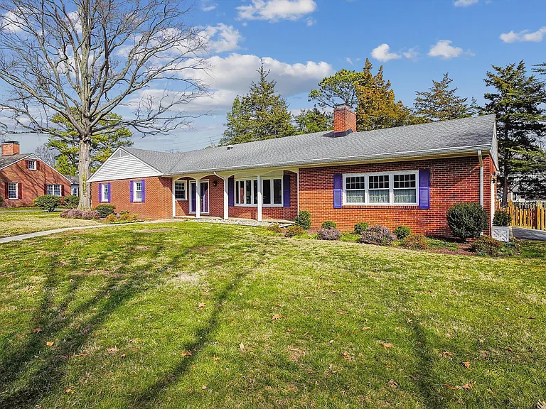 532 Trippe Ave — Photo 2
