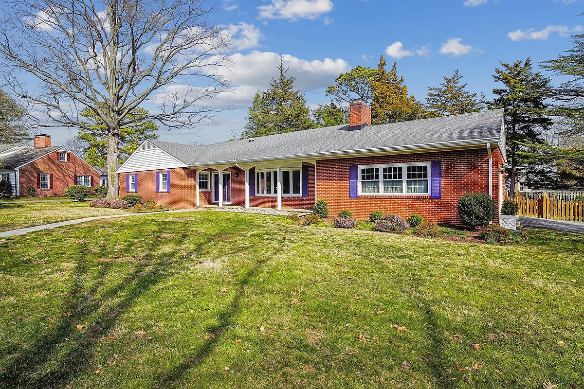 Building Photo - 532 Trippe Ave