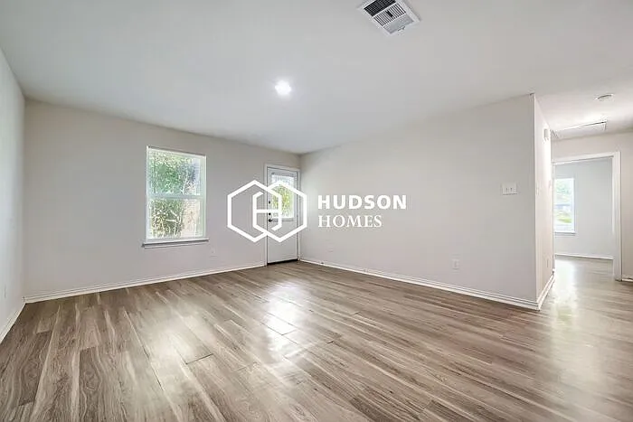 3 bed, 2.0 bath, 1040 sqft, $1,849 — Photo 4