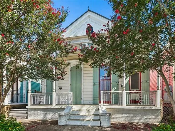 2327 Dauphine St, New Orleans, LA 70117