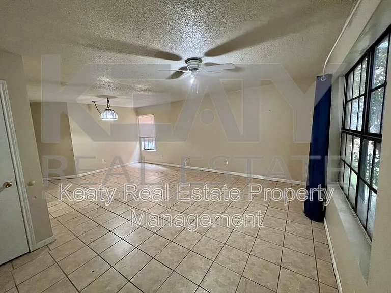 409 Scotsdale St #B — Photo 9