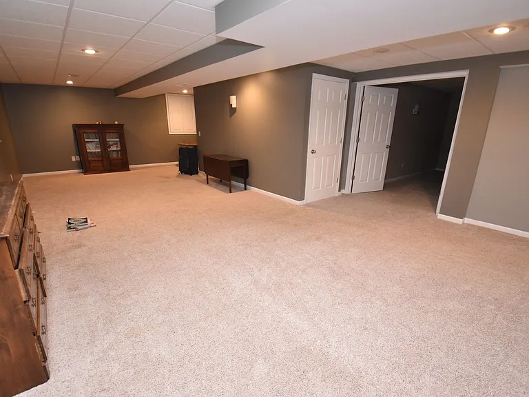 18153 Lisbon Dr — Photo 15