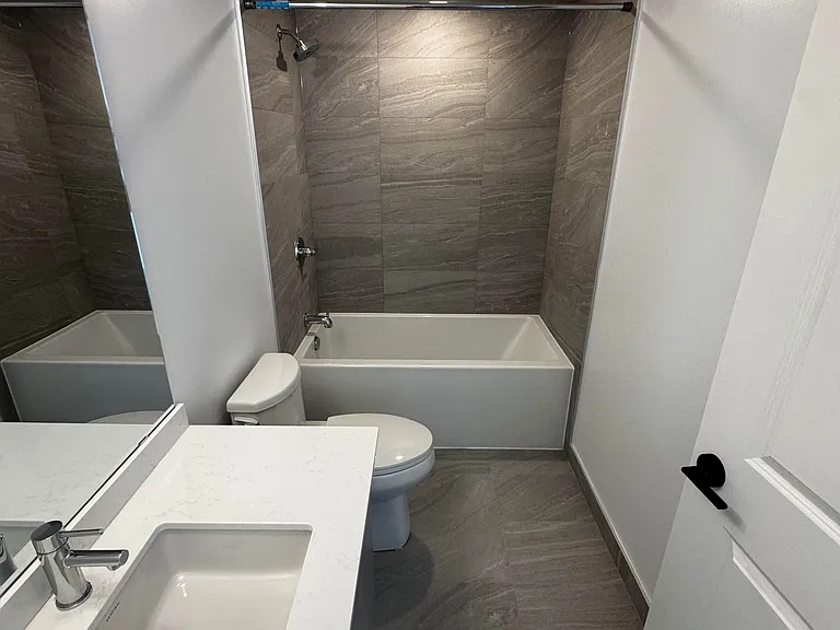 2075 Lakeshore Rd #1810 — Photo 10