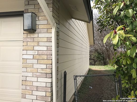 3rd image of 6743 Ambling St