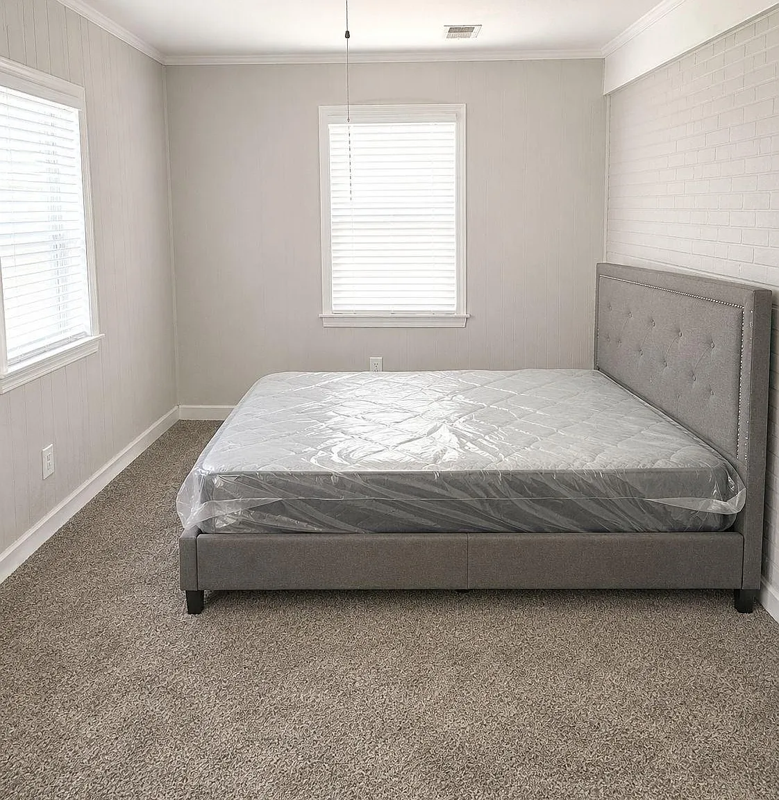 4 bed, 1.0 bath, 1700 sqft, $905 — Photo 1