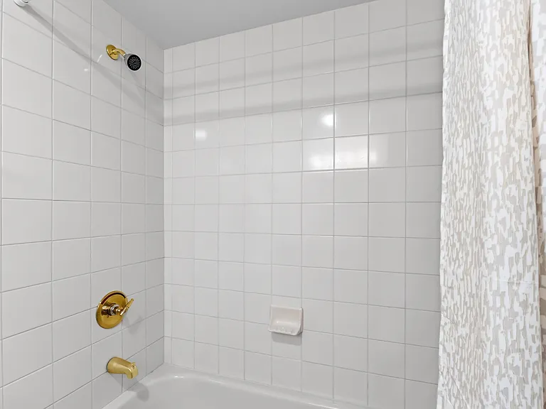 980 Lakepoint Dr — Photo 18