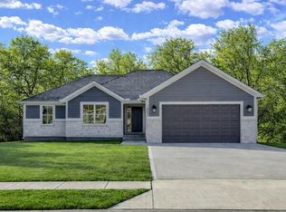 19995 W 221st St, Spring Hill, KS 66083