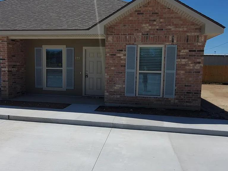 779 Dewey St — Photo 16
