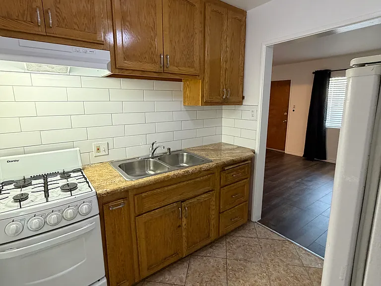 916 N Market St #3 — Photo 5