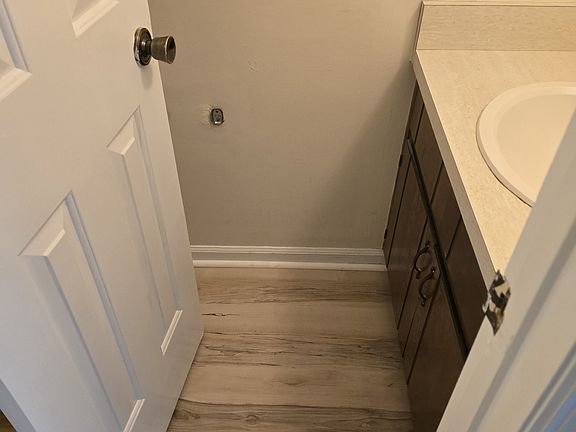 2nd image of 1585B Jacks Dr