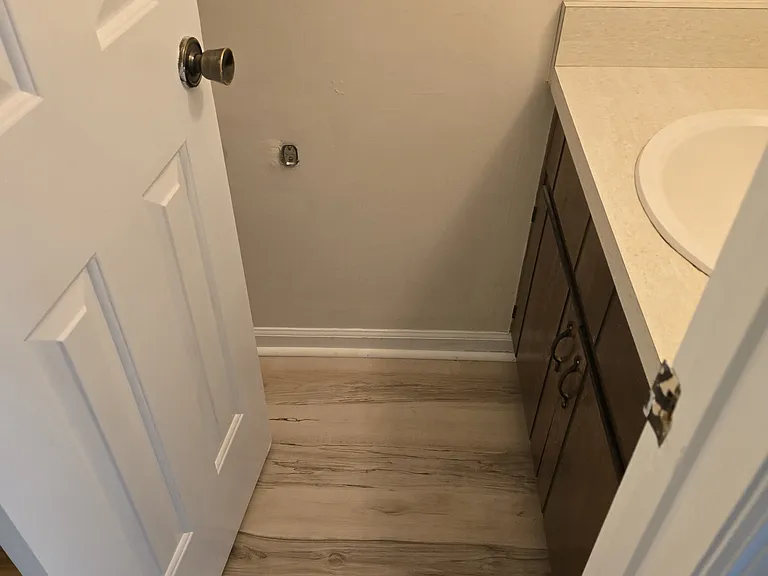 1585B Jacks Dr — Photo 2