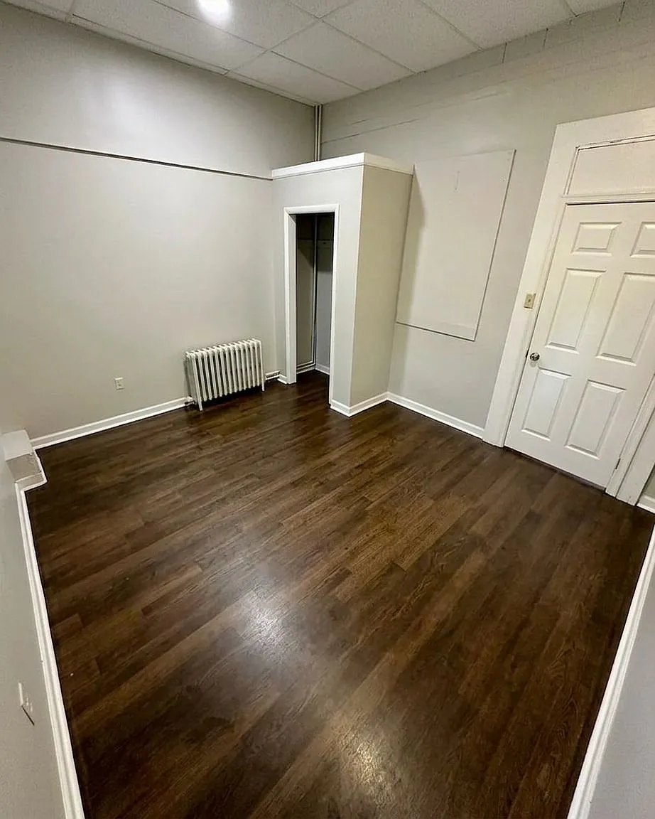 2 bed, 1.0 bath, 800 sqft, $1,800 — Photo 2