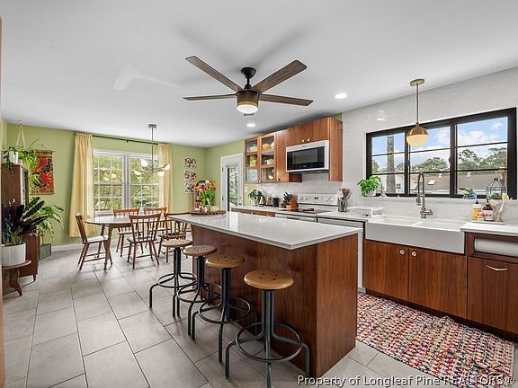 4th image of 2341 Colgate Dr