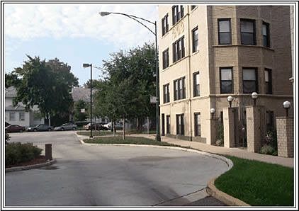 2nd image of 7434 N Hermitage Ave #1H