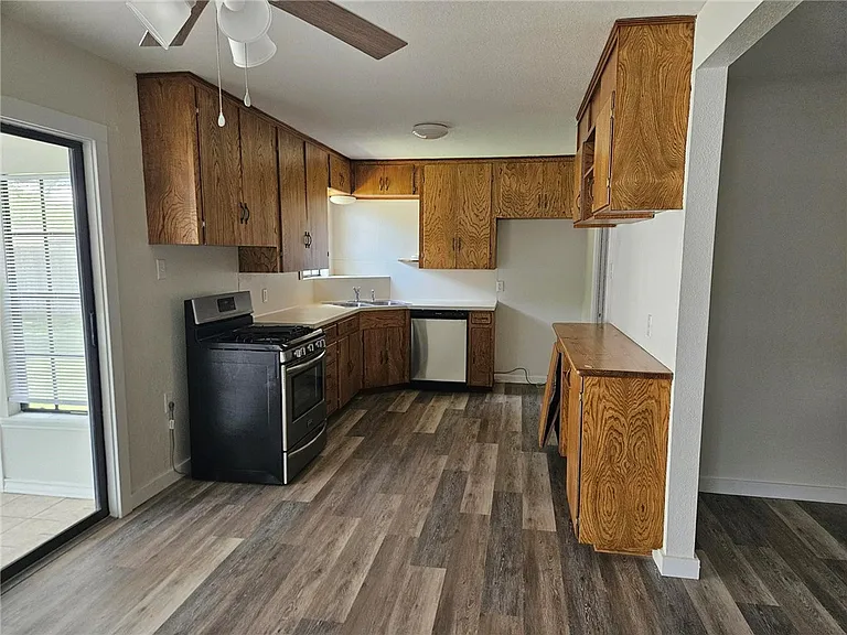 115 Holly Dr — Photo 5