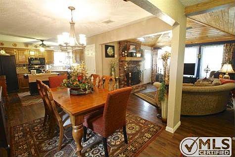 3rd image of 1835 Creekview Cir
