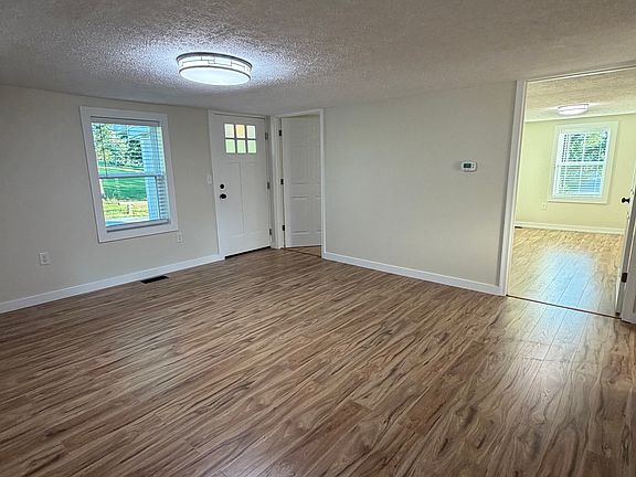 3rd image of 418 D St