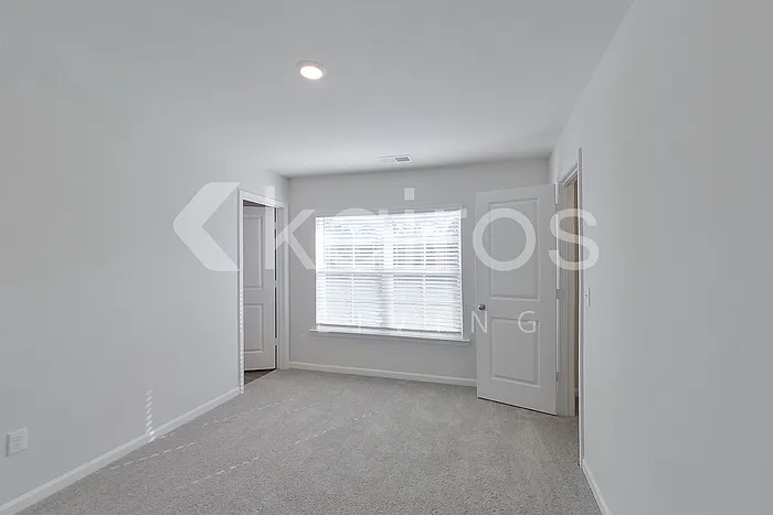 2541 Banyon Cir — Photo 10