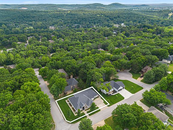 2nd image of 400 Loganberry Road