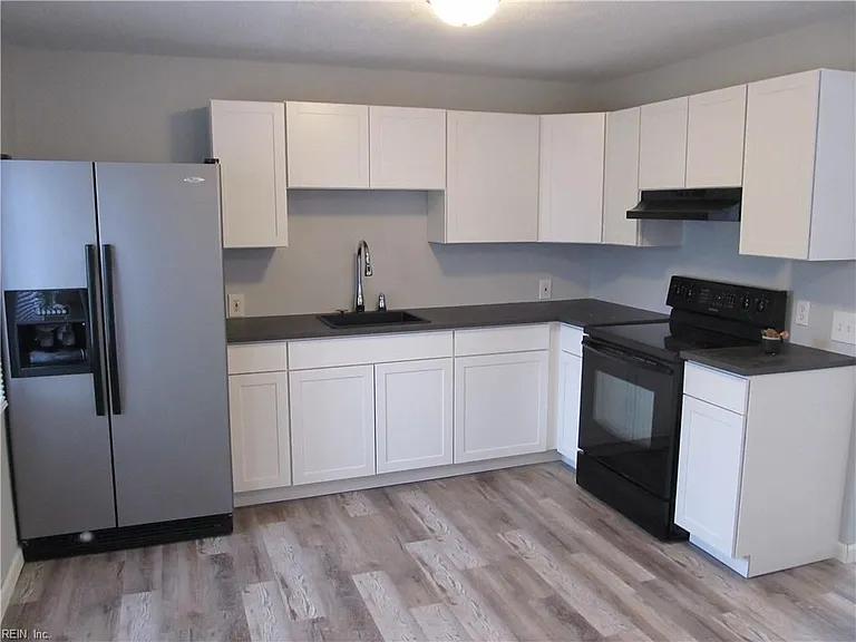 954 Dovercourt Rd — Photo 9