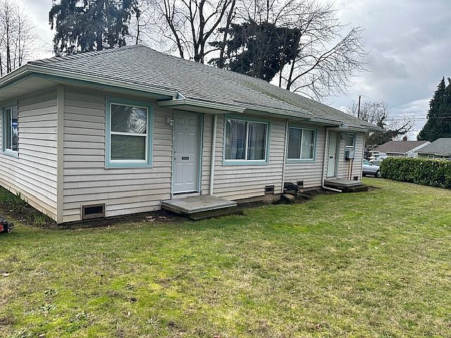 Duplex private front yard with wrap around hedge for privacy