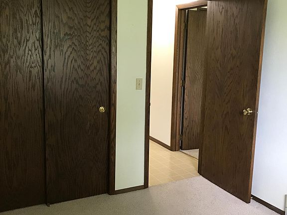 5th image of 1209 Meadow Ln
