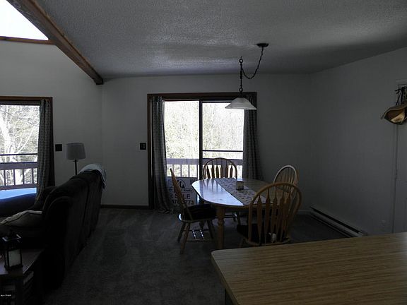 3rd image of 133 Pioneer Dr