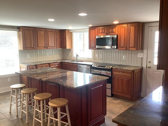 Kitchen with Island Seating