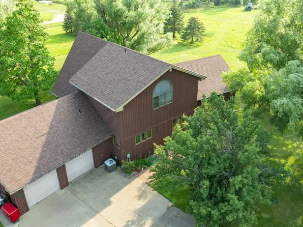 705 E Farmer Ave, Howard, SD 57349