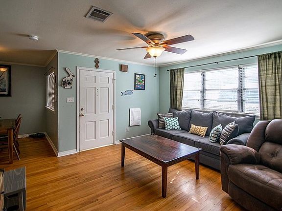 4th image of 3712 Parkway Dr