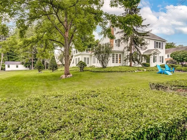 193 S Franklin St, Chagrin Falls, OH 44022