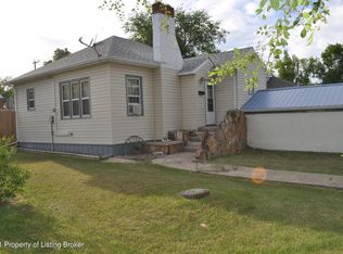 205 6th Ave W, Lemmon, SD 57638