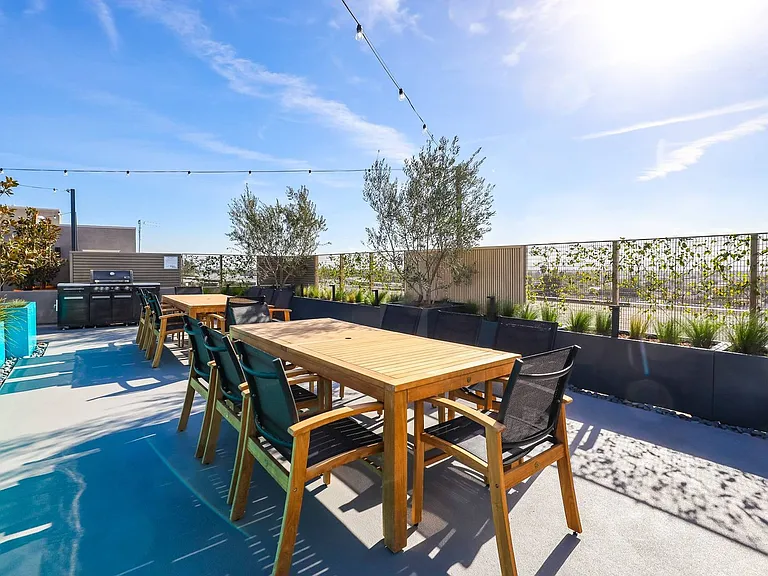 MODERNO Axis Luxury Living — Photo 31