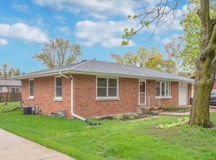 310 Farview Dr, North Aurora, IL 60542