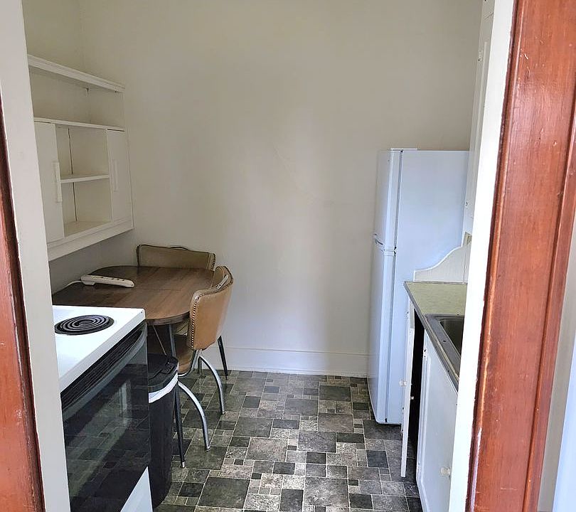1st image of 412 W South St #1