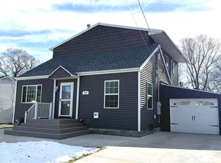 915 9th St NE, Mason City, IA 50401