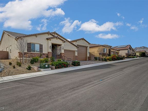 3rd image of 10085 Mountain Foothills Ave